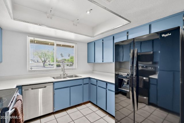 4916 W GROVERS Avenue, Glendale, AZ 85308