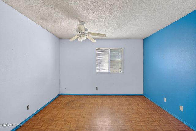 4916 W GROVERS Avenue, Glendale, AZ 85308