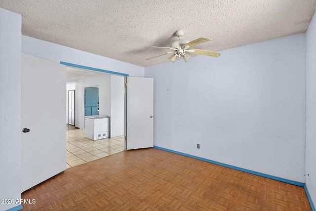 4916 W GROVERS Avenue, Glendale, AZ 85308