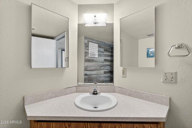 4916 W GROVERS Avenue, Glendale, AZ 85308