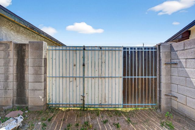 4916 W GROVERS Avenue, Glendale, AZ 85308