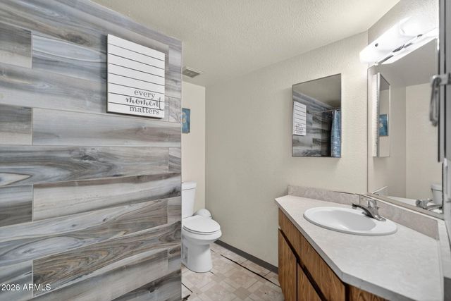 4916 W GROVERS Avenue, Glendale, AZ 85308