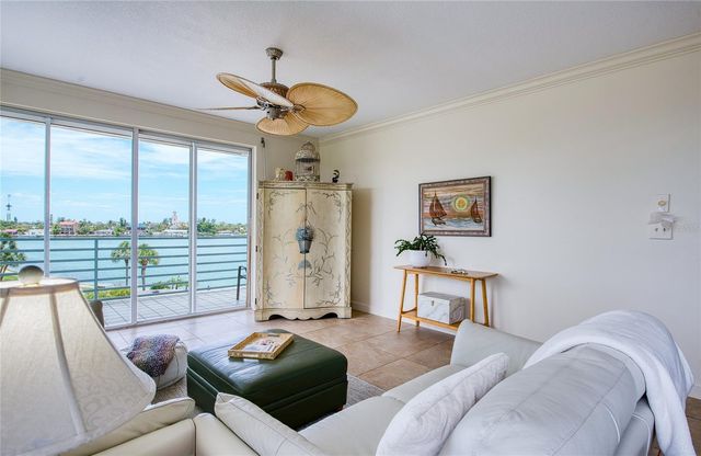 7974 SAILBOAT KEY BOULEVARD S 301, South Pasadena, FL 33707