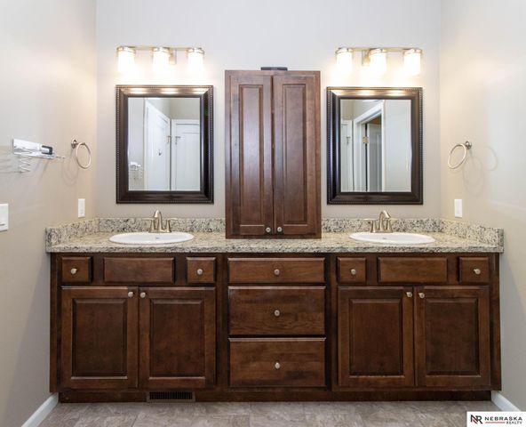 9250 Eagleton Lane, Lincoln, NE 68505