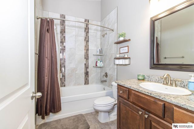 9250 Eagleton Lane, Lincoln, NE 68505