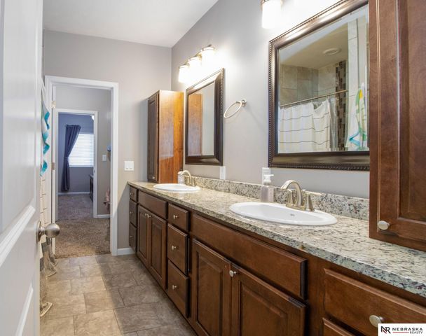 9250 Eagleton Lane, Lincoln, NE 68505