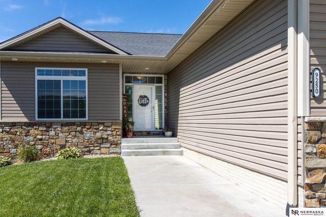 9250 Eagleton Lane, Lincoln, NE 68505