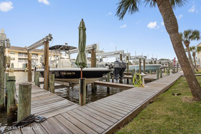 2421 Beachview Drive, H06, Ocean Springs, MS 39564