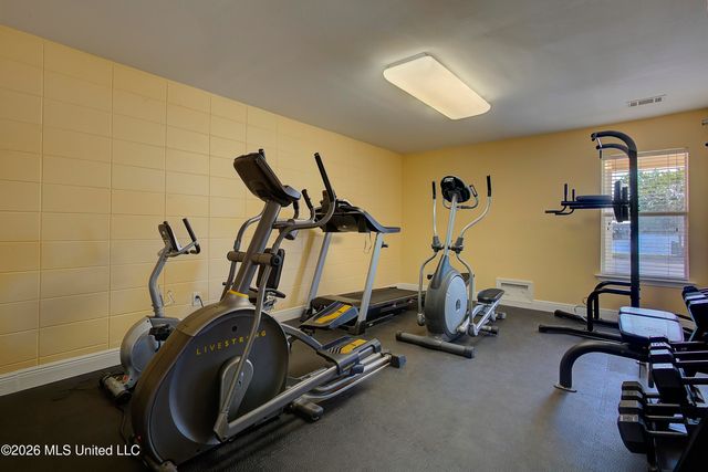 2421 Beachview Drive, H06, Ocean Springs, MS 39564