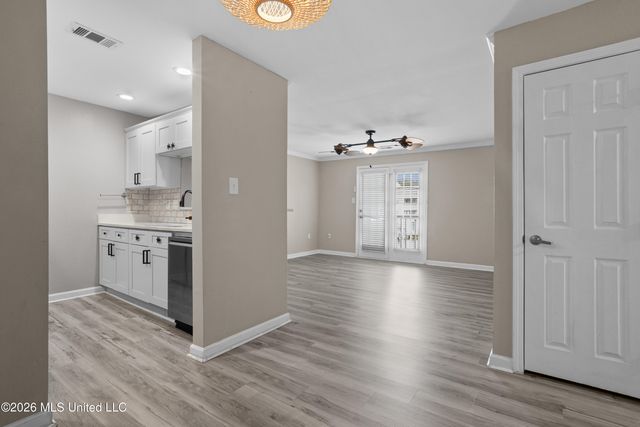 2421 Beachview Drive, H06, Ocean Springs, MS 39564