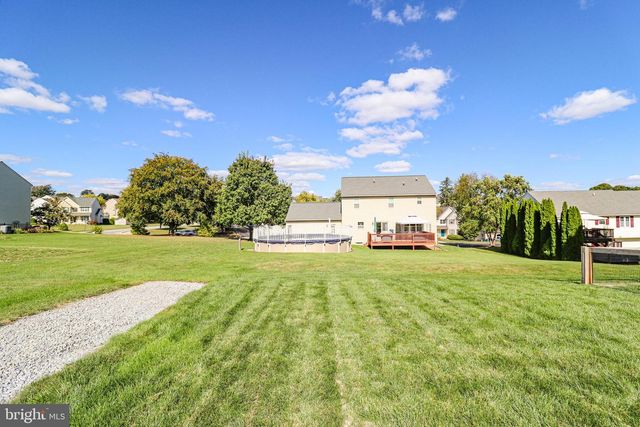 8 PARKVIEW DR, Seven Valleys, PA 17360