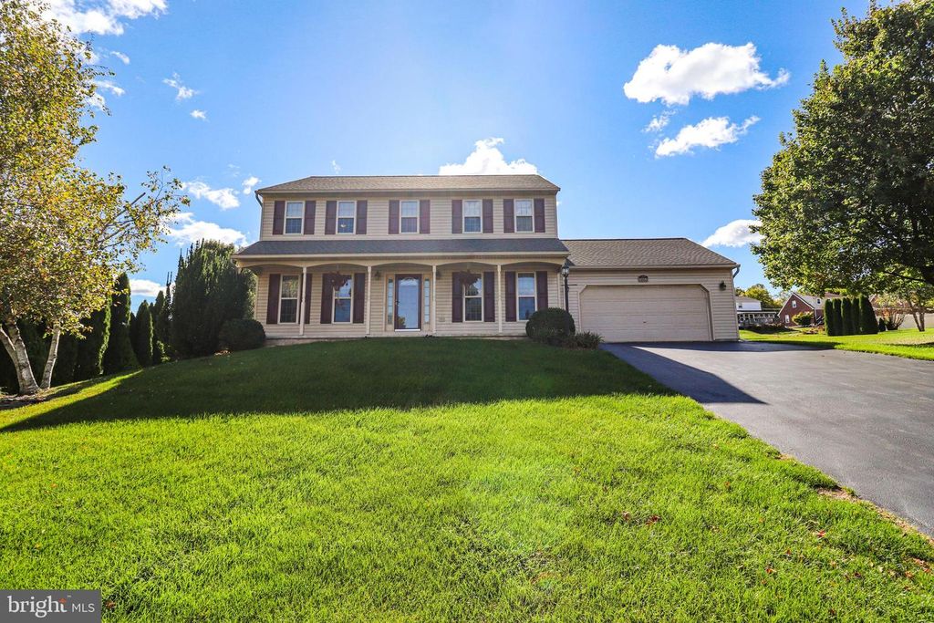 8 PARKVIEW DR, Seven Valleys, PA 17360