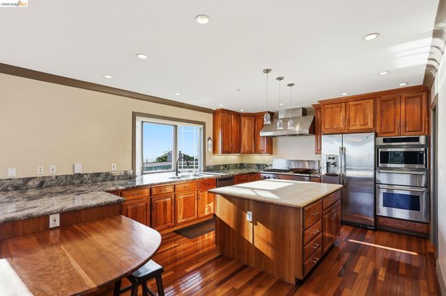 107 Dolphine Ave, El Granada, CA 94018