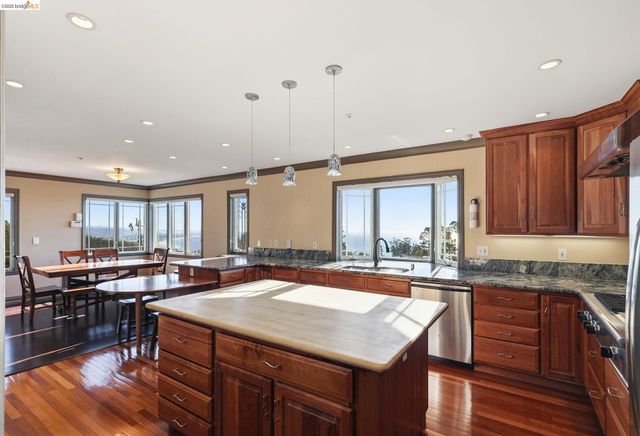 107 Dolphine Ave, El Granada, CA 94018