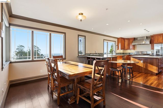 107 Dolphine Ave, El Granada, CA 94018