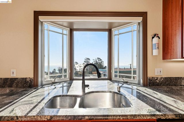 107 Dolphine Ave, El Granada, CA 94018