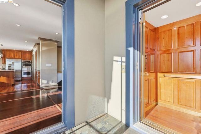 107 Dolphine Ave, El Granada, CA 94018