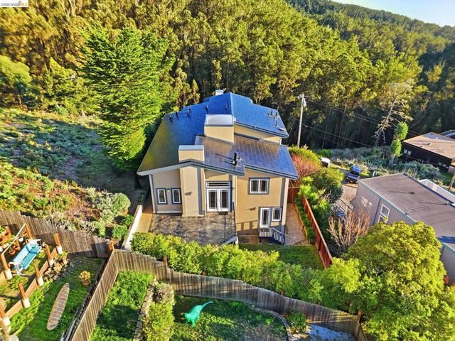 107 Dolphine Ave, El Granada, CA 94018