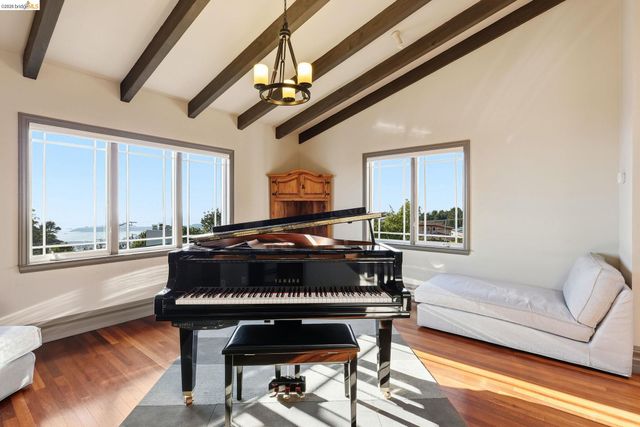 107 Dolphine Ave, El Granada, CA 94018