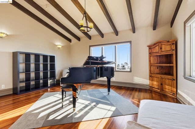 107 Dolphine Ave, El Granada, CA 94018