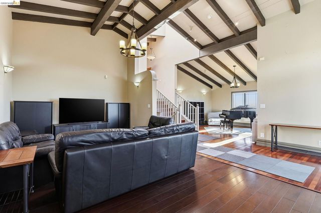 107 Dolphine Ave, El Granada, CA 94018