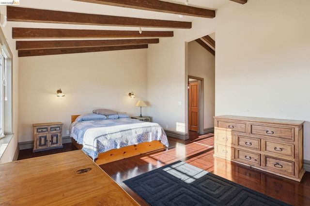 107 Dolphine Ave, El Granada, CA 94018