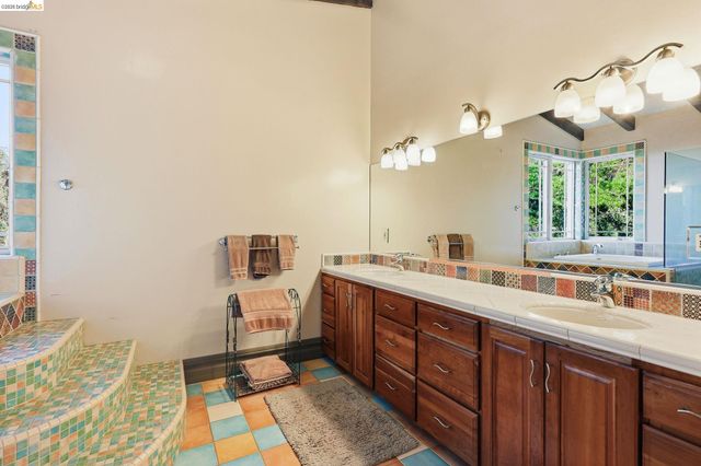 107 Dolphine Ave, El Granada, CA 94018