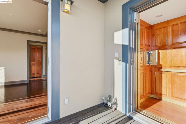 107 Dolphine Ave, El Granada, CA 94018