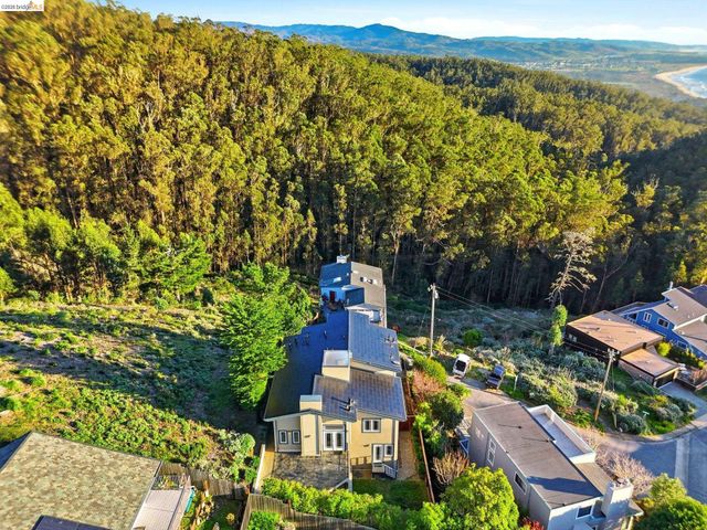 107 Dolphine Ave, El Granada, CA 94018