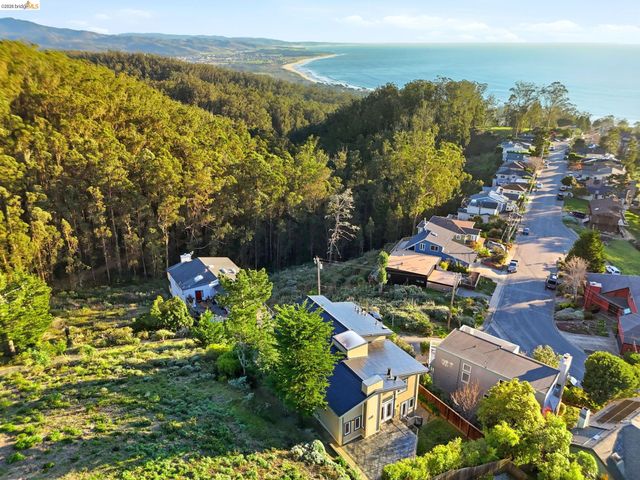 107 Dolphine Ave, El Granada, CA 94018