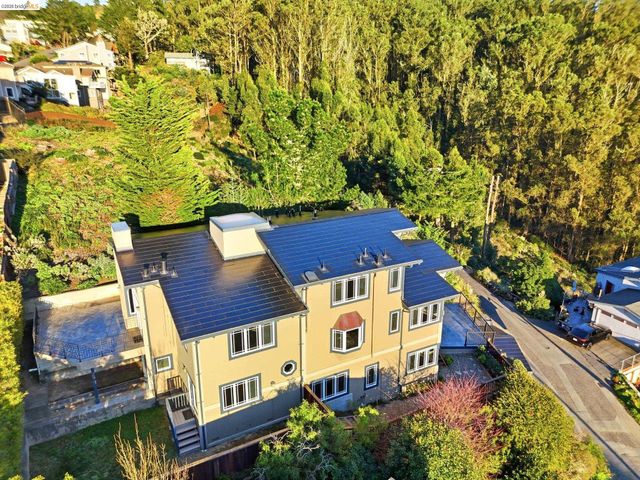 107 Dolphine Ave, El Granada, CA 94018