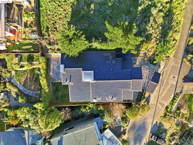 107 Dolphine Ave, El Granada, CA 94018