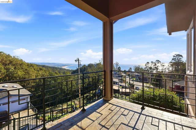 107 Dolphine Ave, El Granada, CA 94018