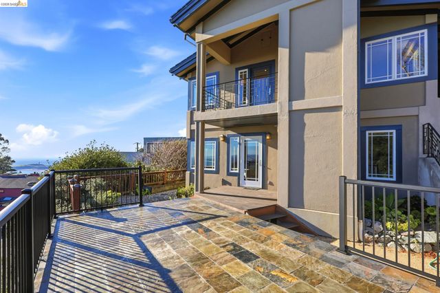 107 Dolphine Ave, El Granada, CA 94018