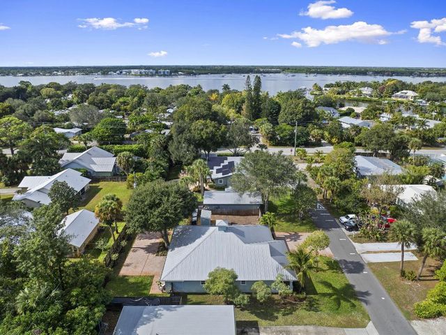 339 SW Winnachee Drive, Stuart, FL 34994