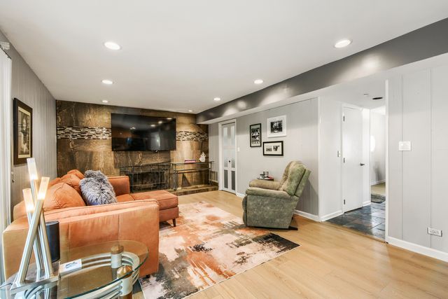 4511 Crab Orchard Drive, Hoffman Estates, IL 60192