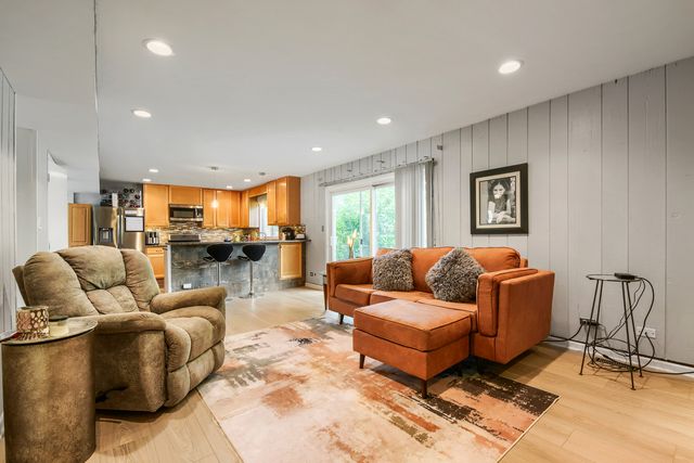 4511 Crab Orchard Drive, Hoffman Estates, IL 60192