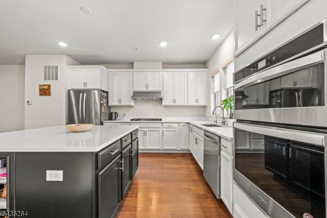 18 Cortland Ct, Livingston Twp., NJ 07039