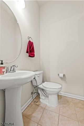 18 Cortland Ct, Livingston Twp., NJ 07039