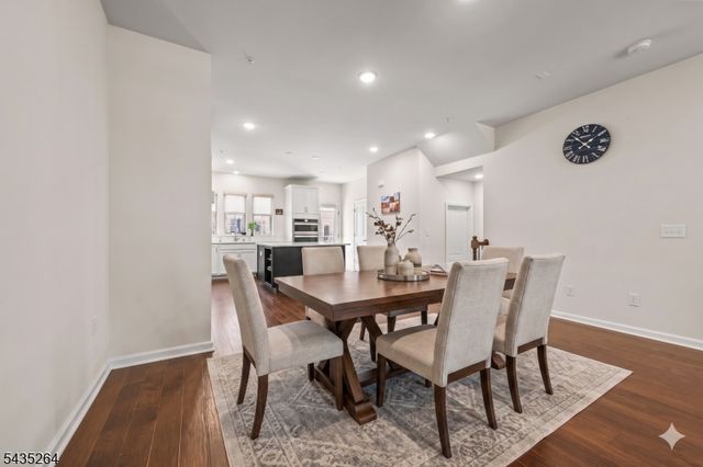 18 Cortland Ct, Livingston Twp., NJ 07039