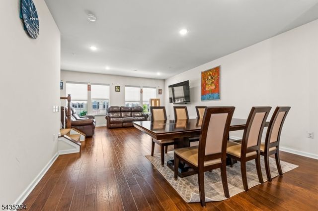 18 Cortland Ct, Livingston Twp., NJ 07039