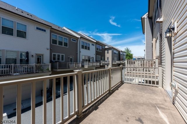 18 Cortland Ct, Livingston Twp., NJ 07039