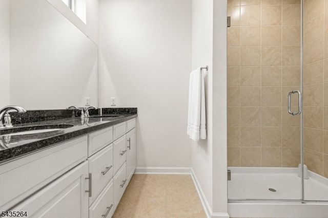 18 Cortland Ct, Livingston Twp., NJ 07039