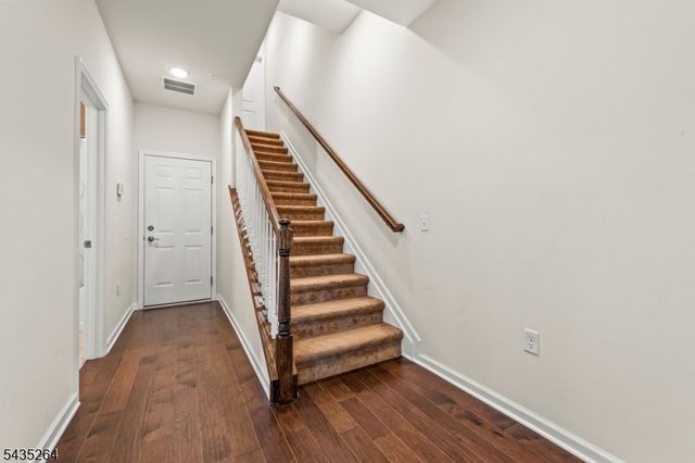 18 Cortland Ct, Livingston Twp., NJ 07039
