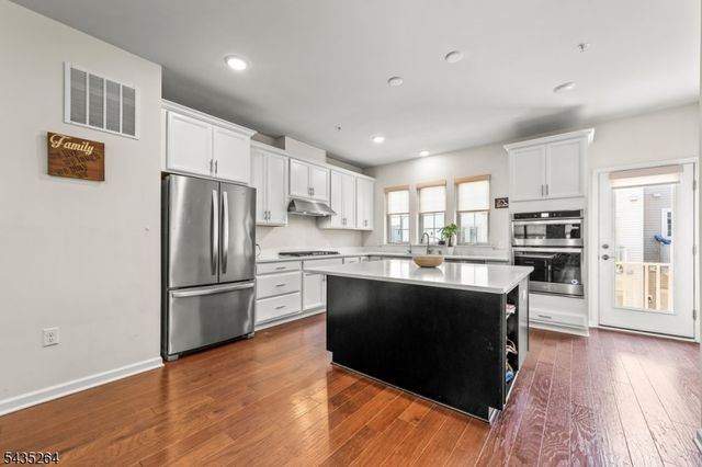 18 Cortland Ct, Livingston Twp., NJ 07039