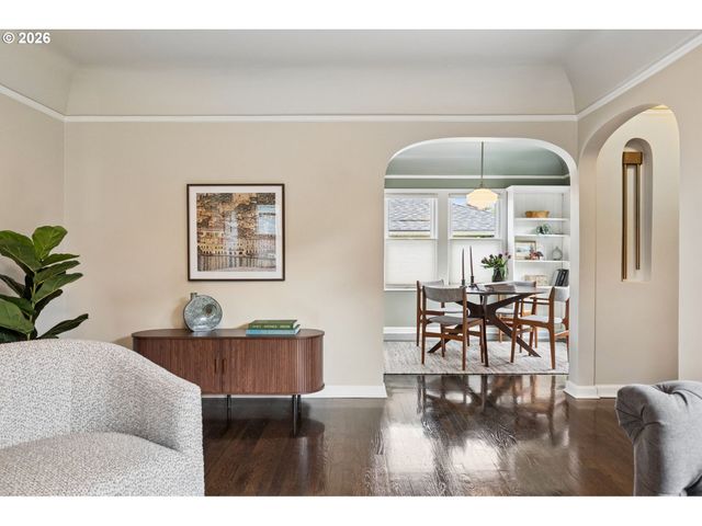 1525 Ne AINSWORTH St, Portland, OR 97211