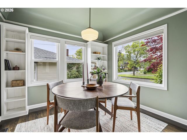 1525 Ne AINSWORTH St, Portland, OR 97211