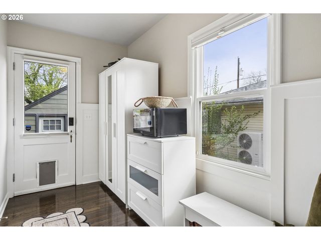 1525 Ne AINSWORTH St, Portland, OR 97211