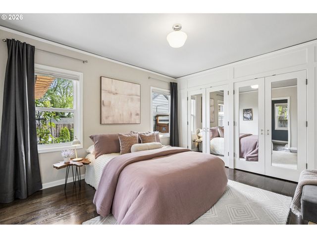 1525 Ne AINSWORTH St, Portland, OR 97211