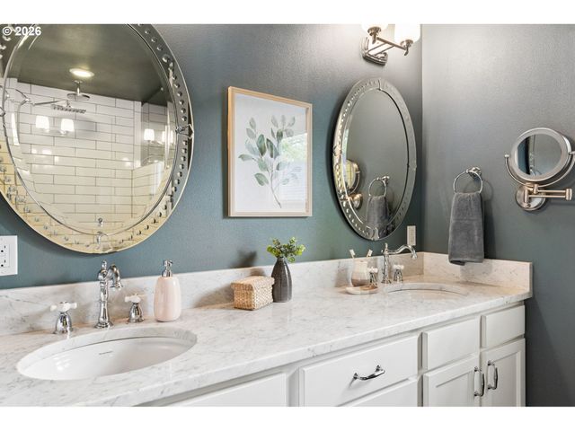 1525 Ne AINSWORTH St, Portland, OR 97211